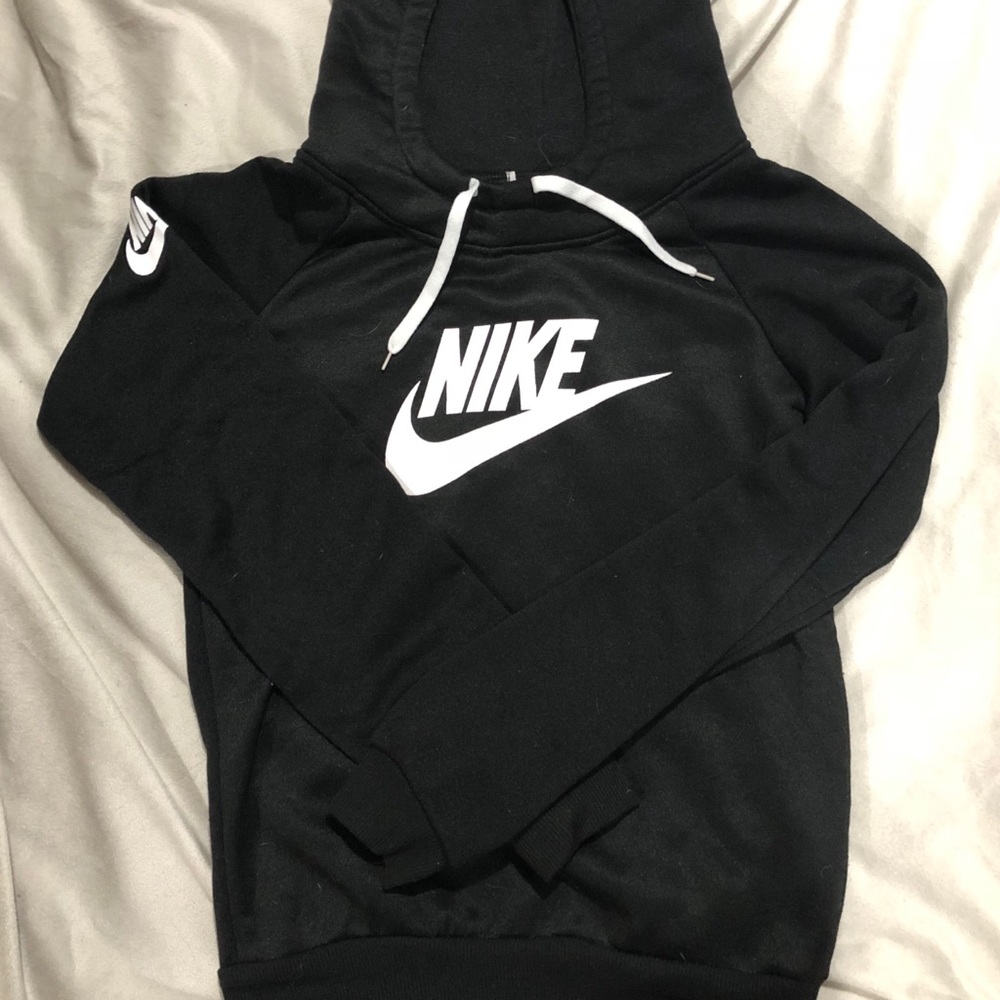 Women’s Nike hoodie size M but fits like a S